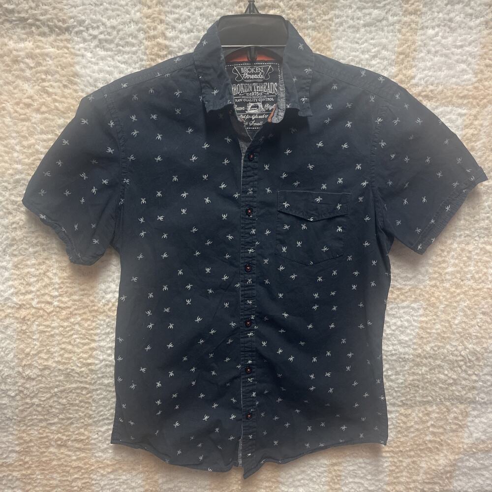 Broken Threads Spider Print Short Sleeve Shirt 100% Cotton Sz Small Navy/Gray